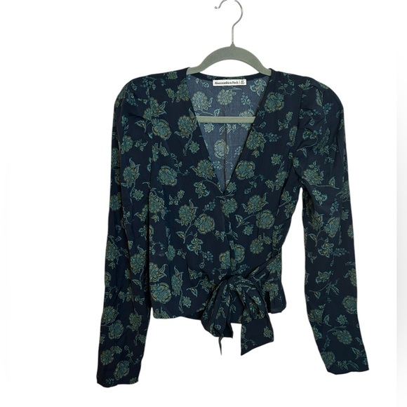 Abercrombie & Fitch Navy Floral Puff Sleeve Bohemian Wrap Top - Picture 1 of 5